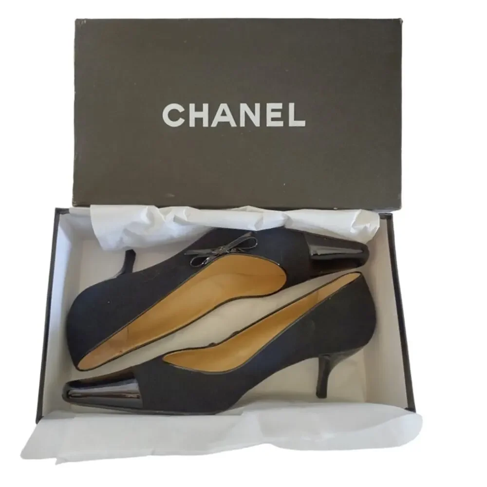 CHANEL Black Kitten Heels Size 8 Canvas Patent Leather Pumps Luxury Classic Fall